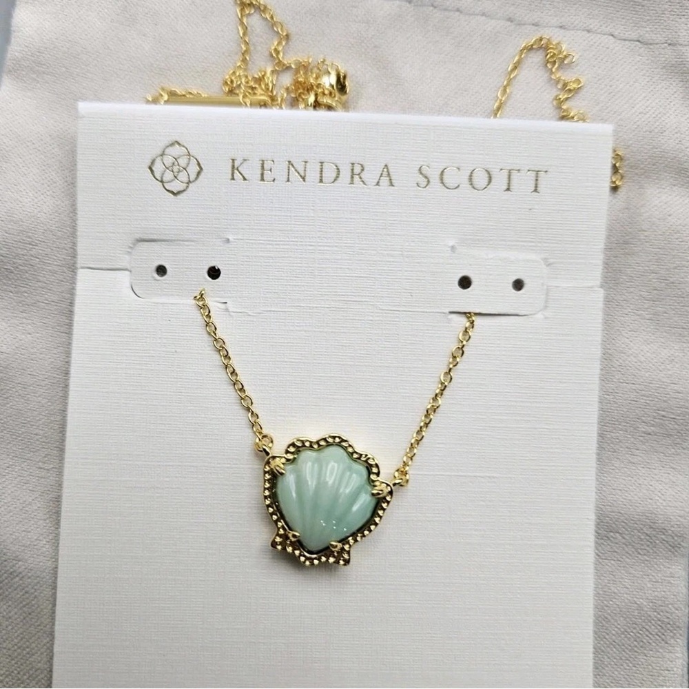 Kendra Scott Brynne Gold Shell Short Pendant Necklace in Sea Green Chrysocolla - Picture 2 of 10